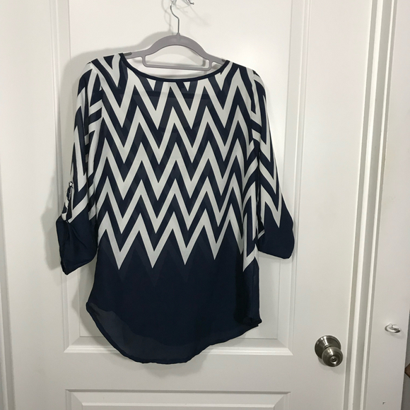 Rue 21 Polyester Blue White Chevron Top Blouse Tunic Medium - Picture 2 of 3